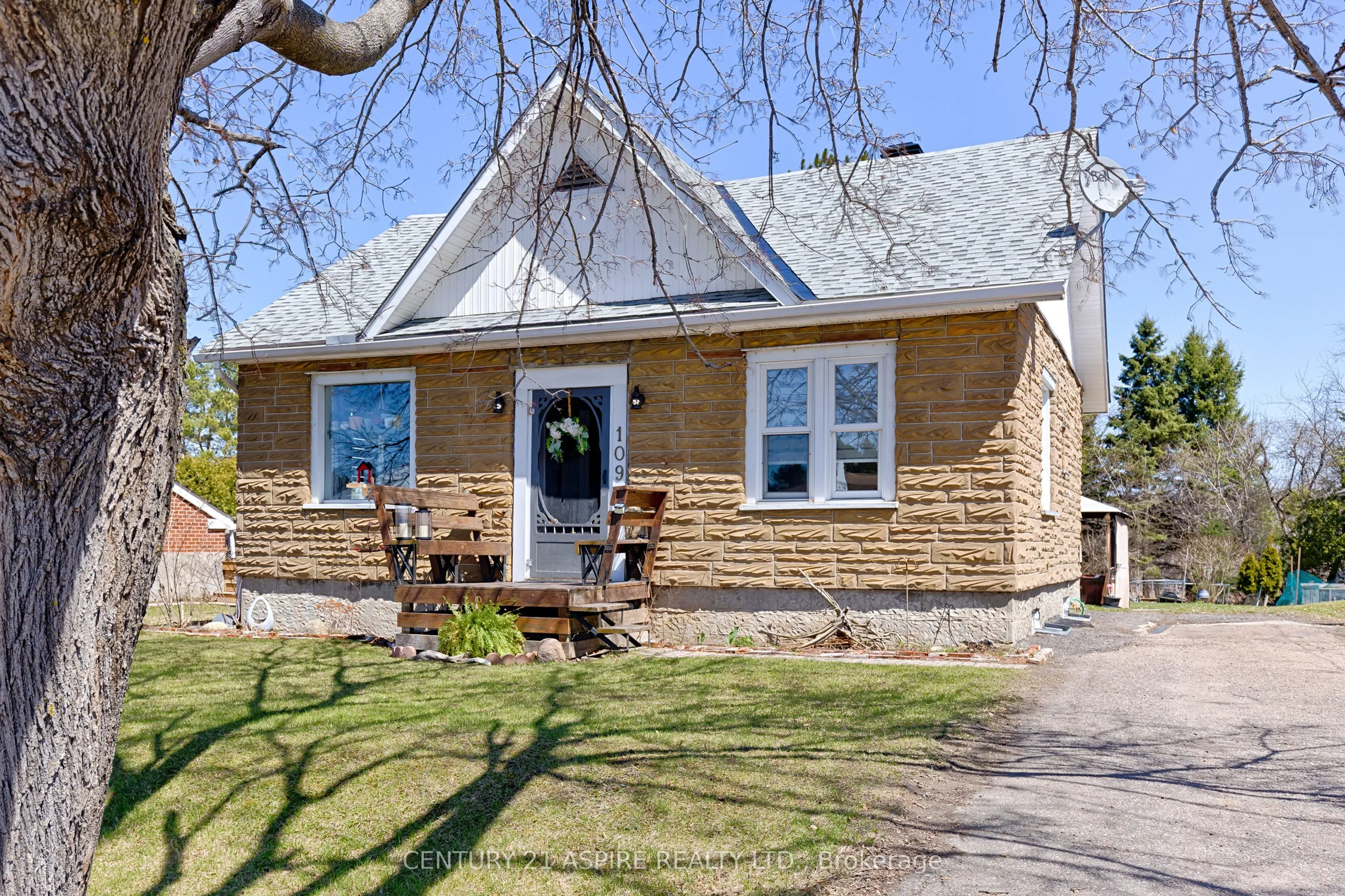 109 Golf Course Road, Laurentian Valley, ON K8A 7B1