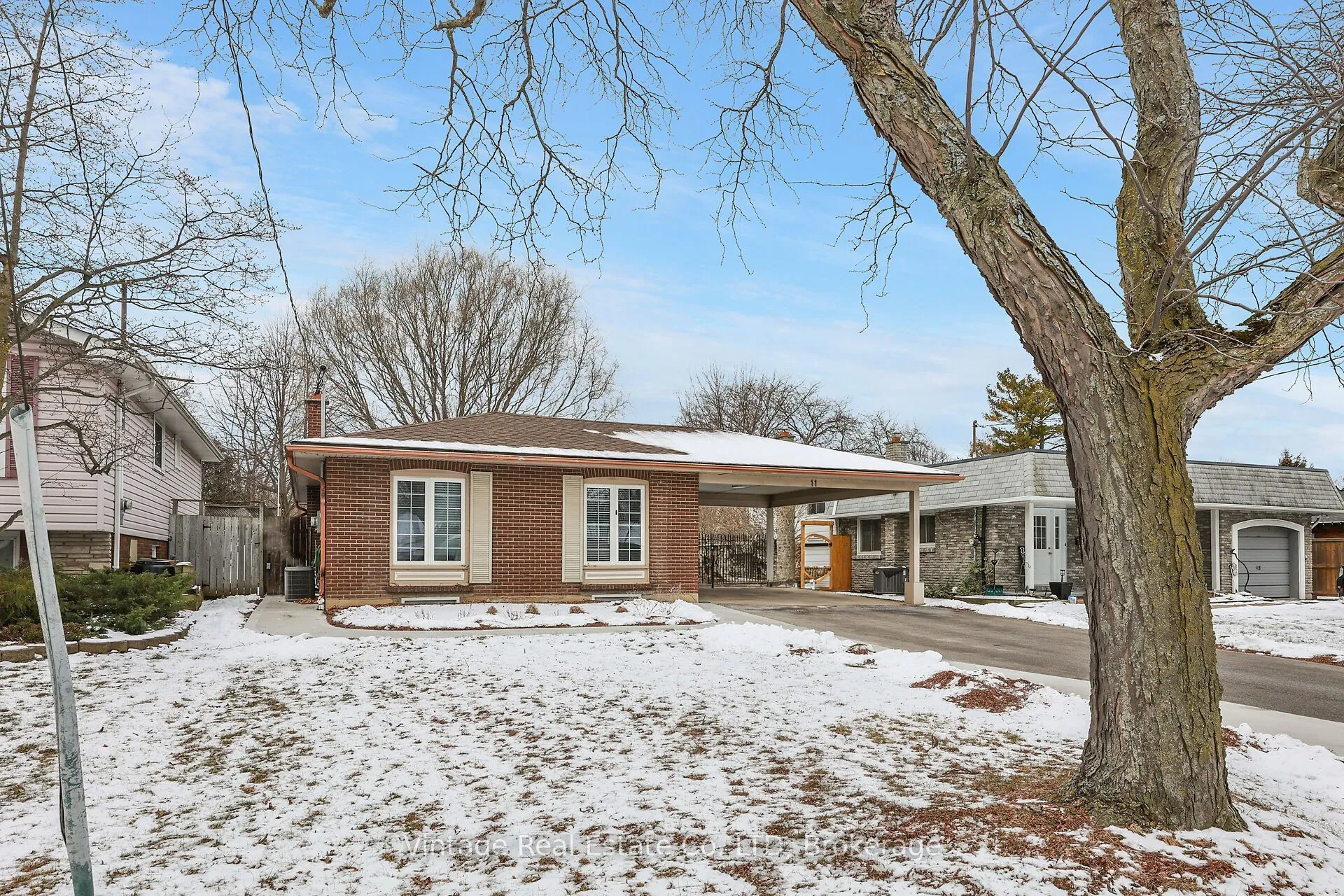 11 Trinidad Crescent, St. Catharines, ON L2N 3S6