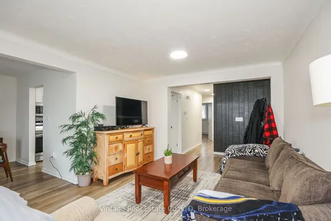 11 Trinidad Crescent, St. Catharines, ON L2N 3S6