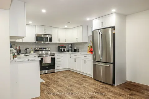 11 Trinidad Crescent, St. Catharines, ON L2N 3S6