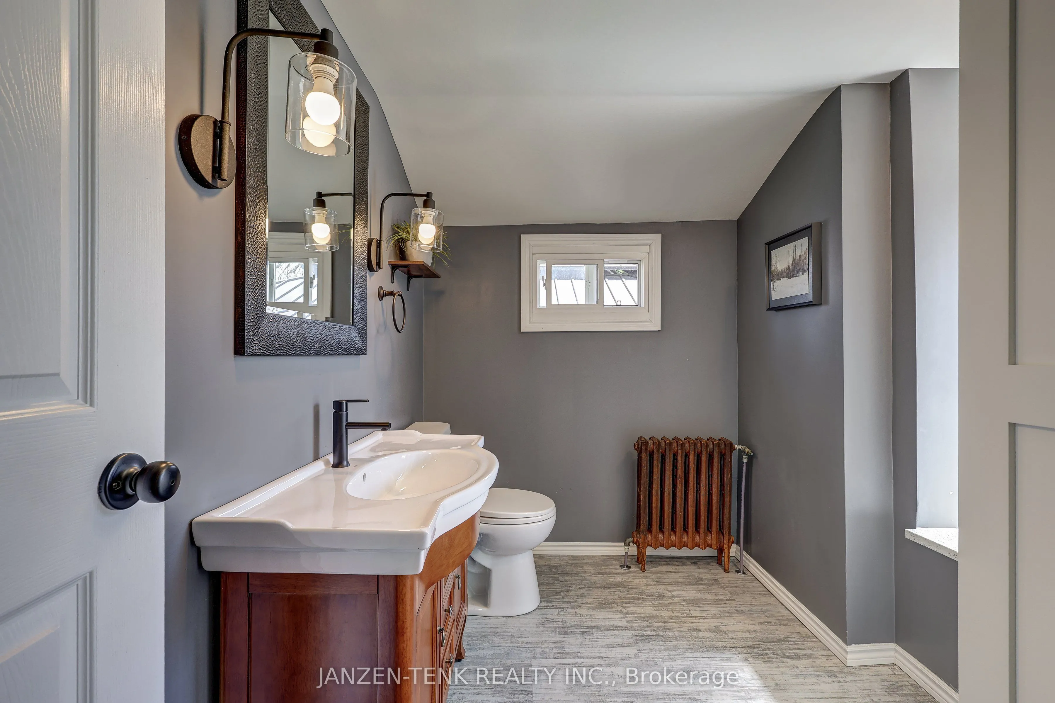 17 Oak Street, Aylmer, ON N5H 1G3