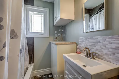 17 Oak Street, Aylmer, ON N5H 1G3