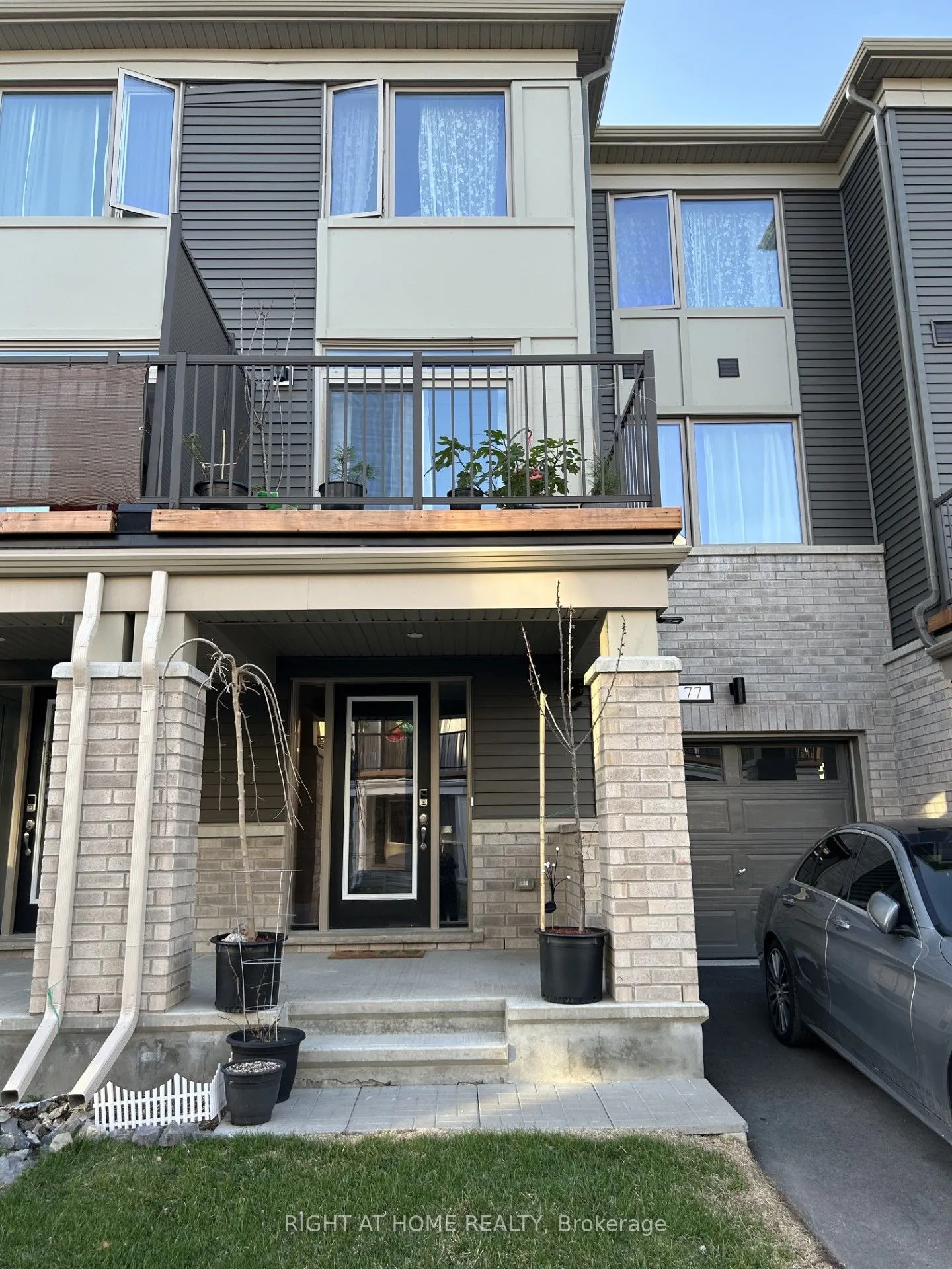 77 Lignite Private, Barrhaven, ON K2J 7J4