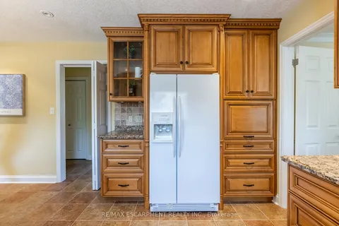 158 Marigold Court, Hamilton, ON L9G 3M3