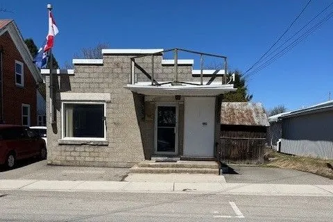 8 Main Street, ON K0G 1E0