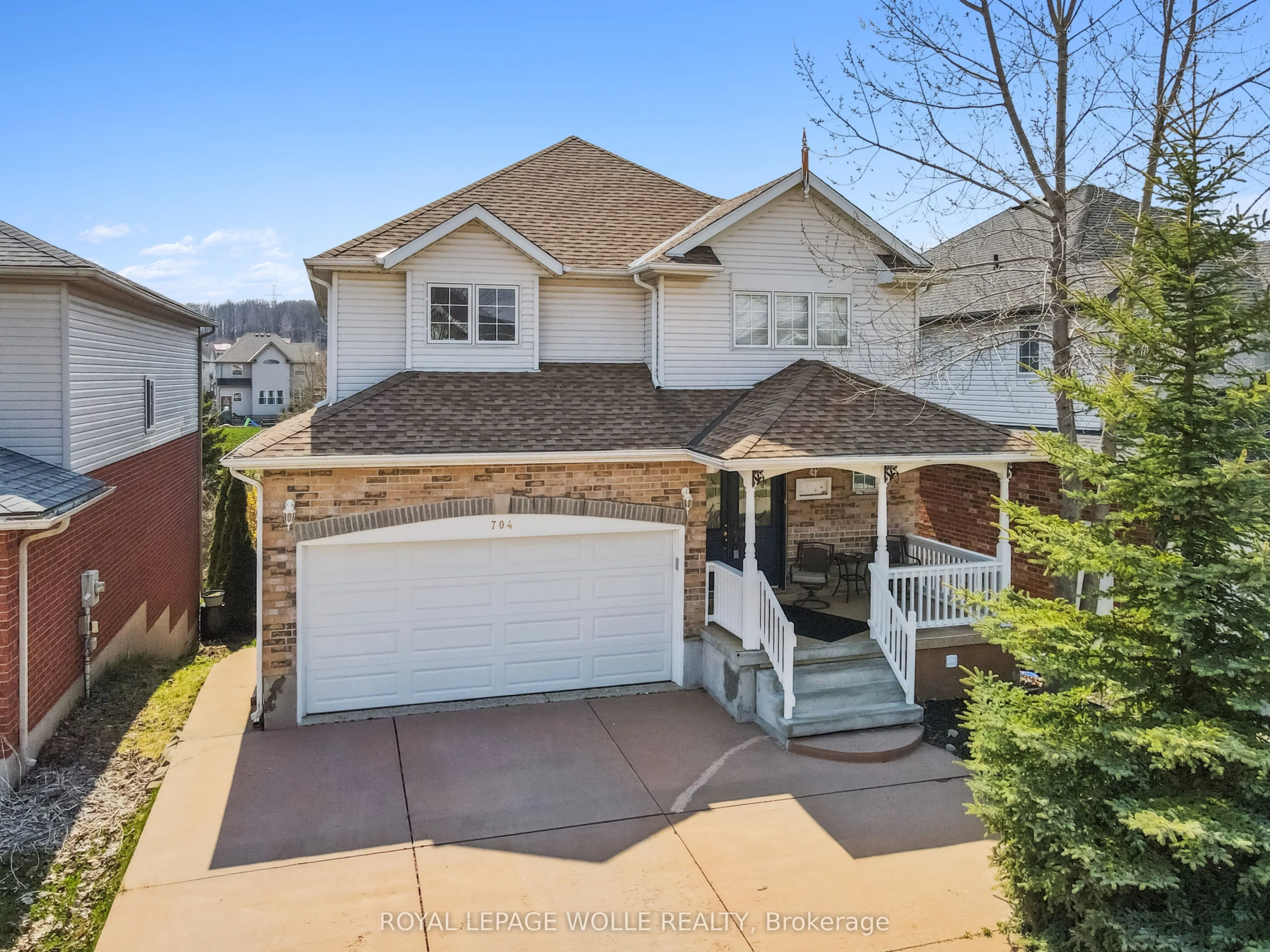 704 Brandenburg Boulevard, Waterloo, ON N2T 2V4