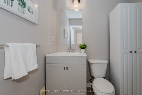 704 Brandenburg Boulevard, Waterloo, ON N2T 2V4
