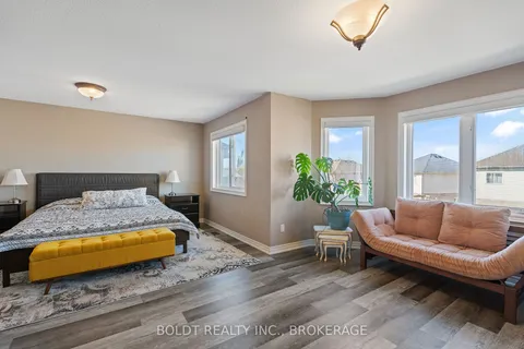 8114 Windsong Drive, Niagara Falls, ON L2H 3M4