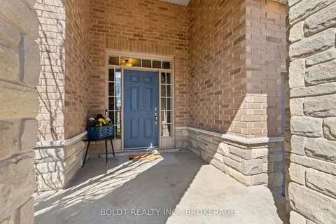 8114 Windsong Drive, Niagara Falls, ON L2H 3M4