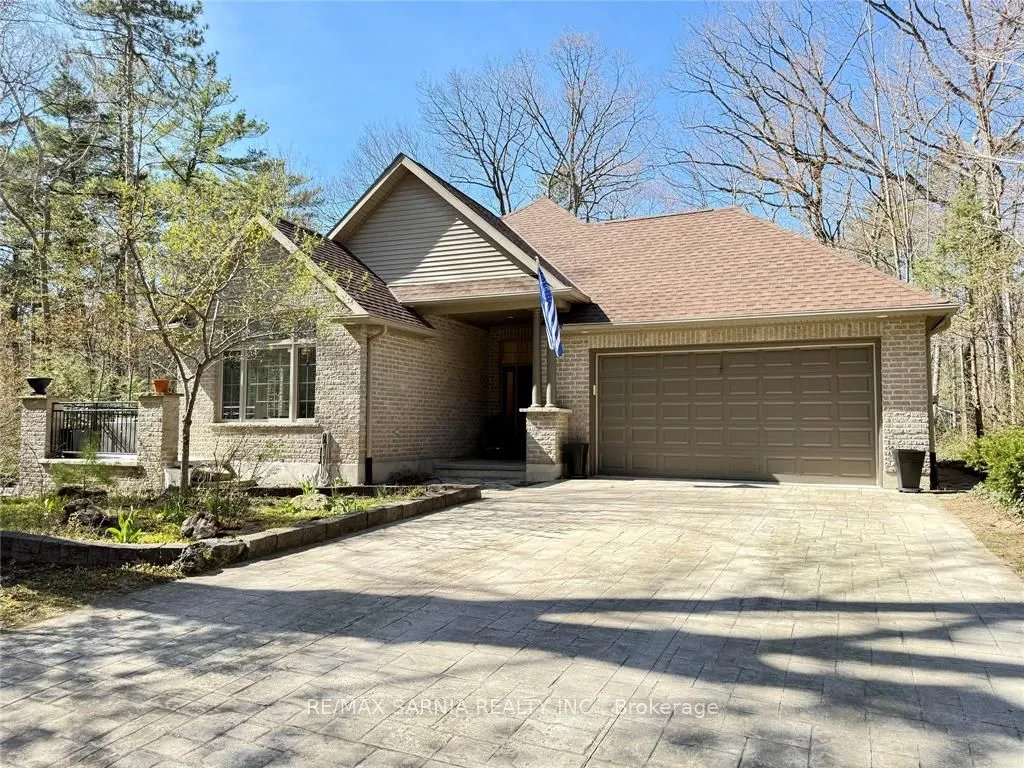 10216 Parkside Crescent, Lambton Shores, ON N0M 1T0