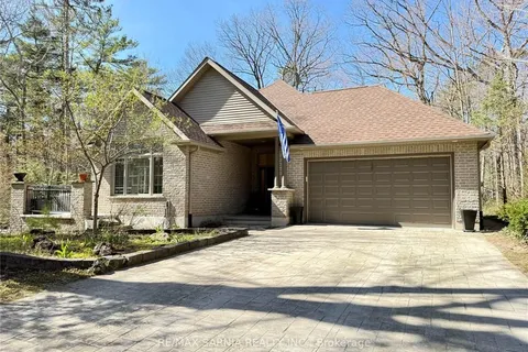 10216 Parkside Crescent, Lambton Shores, ON N0M 1T0