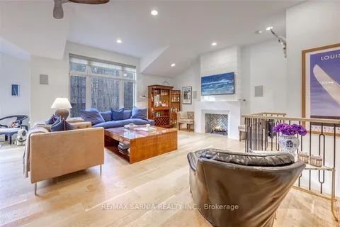 10216 Parkside Crescent, Lambton Shores, ON N0M 1T0