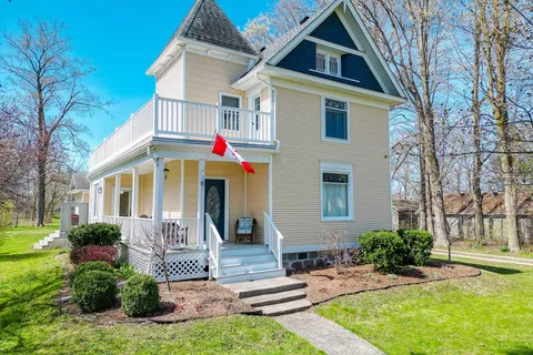 8 Queen Street, Huron-Kinloss, ON N0G 2R0