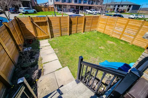11 Sherway Street, Hamilton, ON L8J 0J4