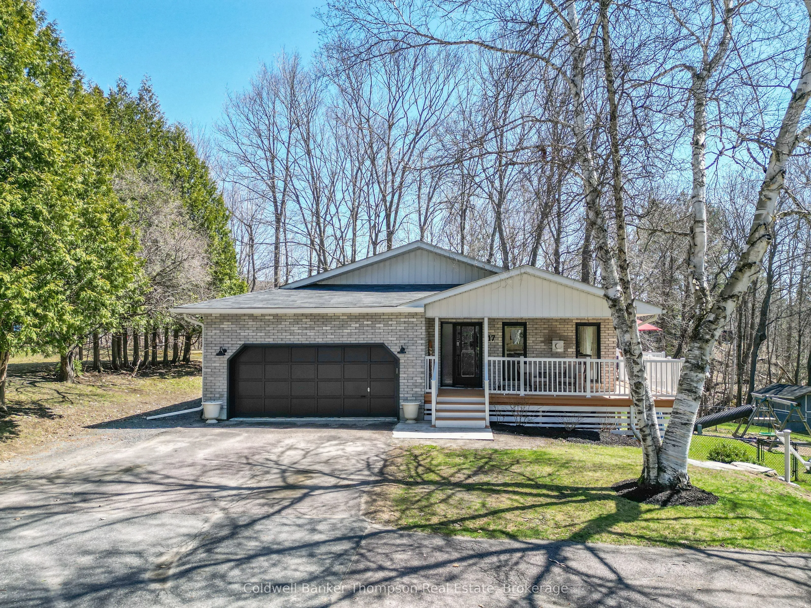 17 Winona Drive, Huntsville, ON P1H 1L9