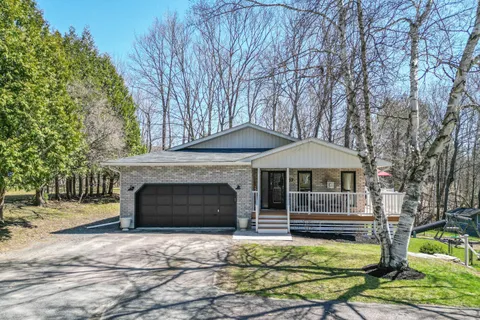 17 Winona Drive, Huntsville, ON P1H 1L9