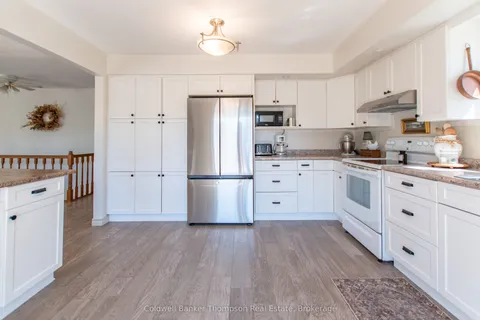 17 Winona Drive, Huntsville, ON P1H 1L9