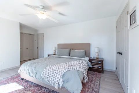17 Winona Drive, Huntsville, ON P1H 1L9