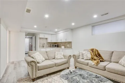 3380 Jinnies Way, London South, ON N6L 0B8