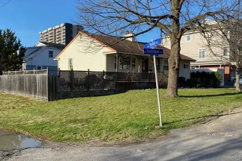 1125 Rockingham Avenue, Billings Bridge - Riverside Park and Area, ON K1H 8A4
