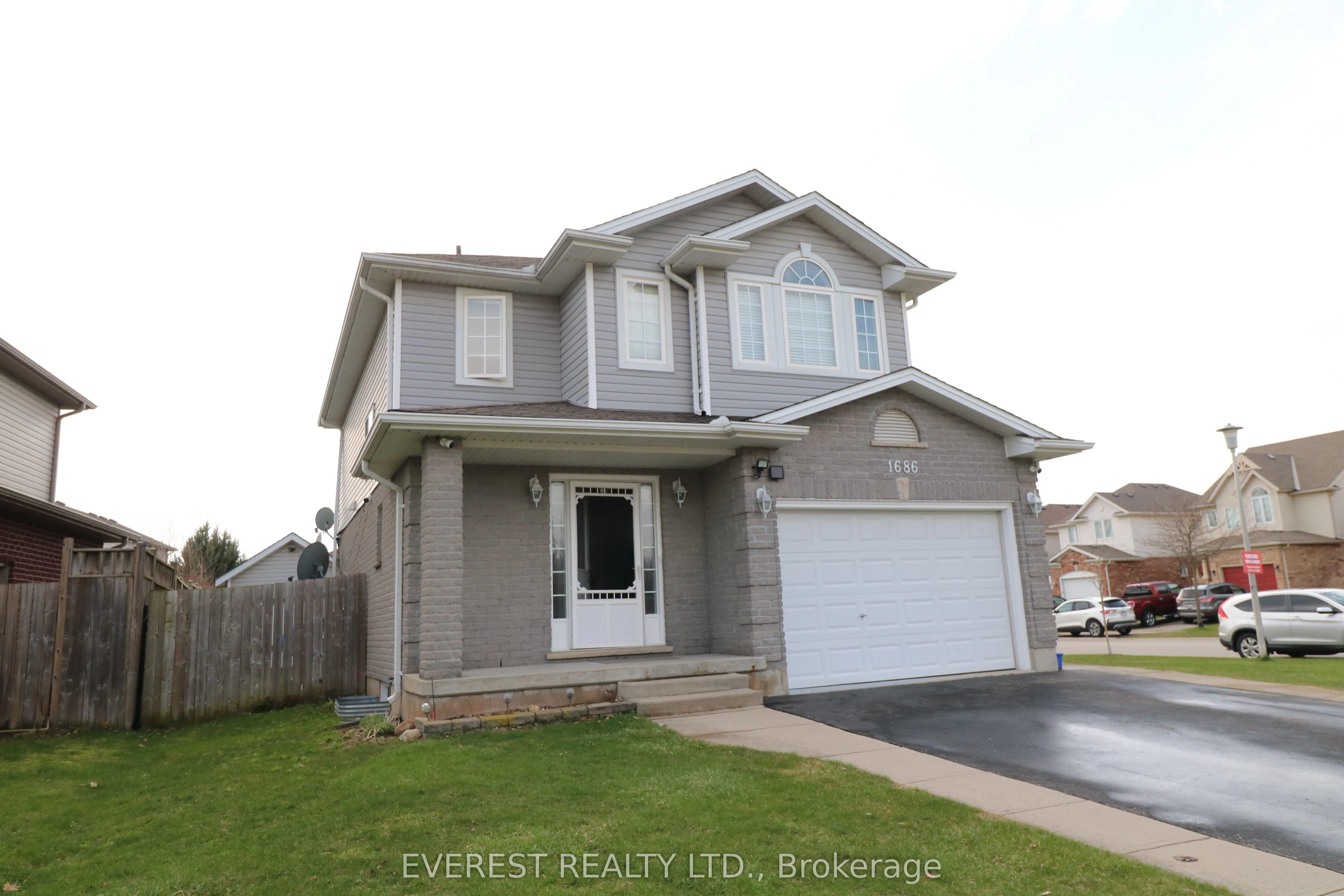 1686 Blackmaple Crescent, London East, ON N5Y 6L6