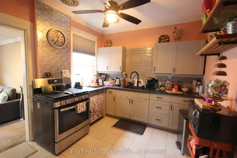 72 John Street, Brockville, ON K6V 5A9