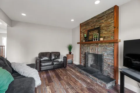 35 Bluemeadow Way, Kanata, ON K2M 1L7