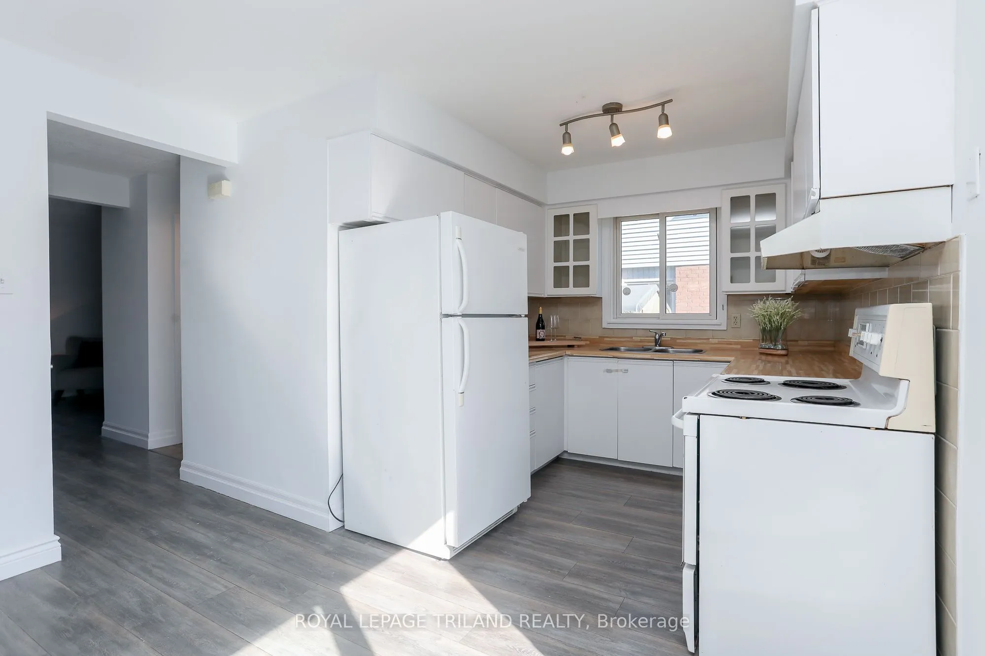 122 Golfdale Crescent, London South, ON N6C 5X6