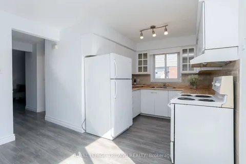 122 Golfdale Crescent, London South, ON N6C 5X6