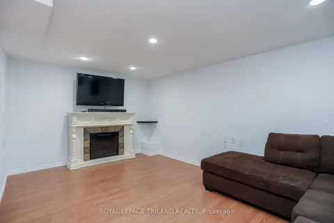 122 Golfdale Crescent, London South, ON N6C 5X6