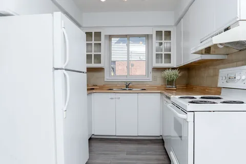 122 Golfdale Crescent, London South, ON N6C 5X6