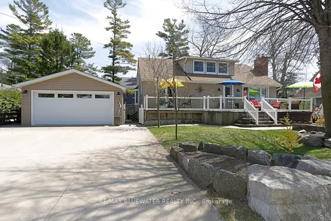 46 Hill Street, Lambton Shores, ON N0M 1T0