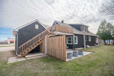 1206 PEMBROKE Street, Laurentian Valley, ON K8A 7R7