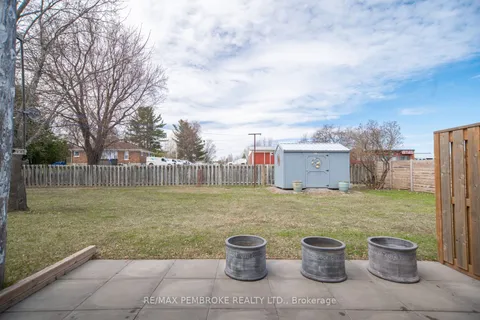 1206 PEMBROKE Street, Laurentian Valley, ON K8A 7R7