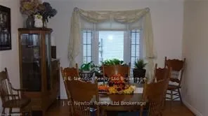 5 Dereham Drive, Tillsonburg, ON N4G 5L8