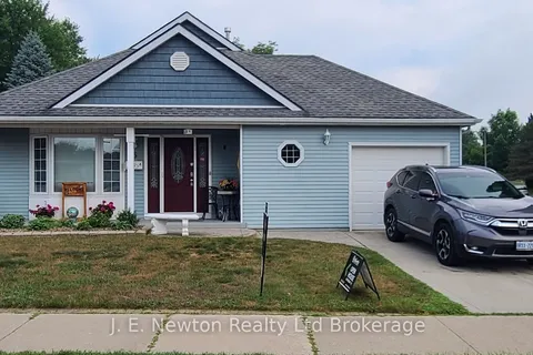 5 Dereham Drive, Tillsonburg, ON N4G 5L8