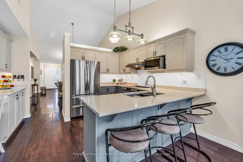 14 Atto Drive, Guelph, ON N1E 0E4