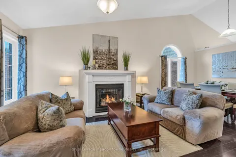 14 Atto Drive, Guelph, ON N1E 0E4