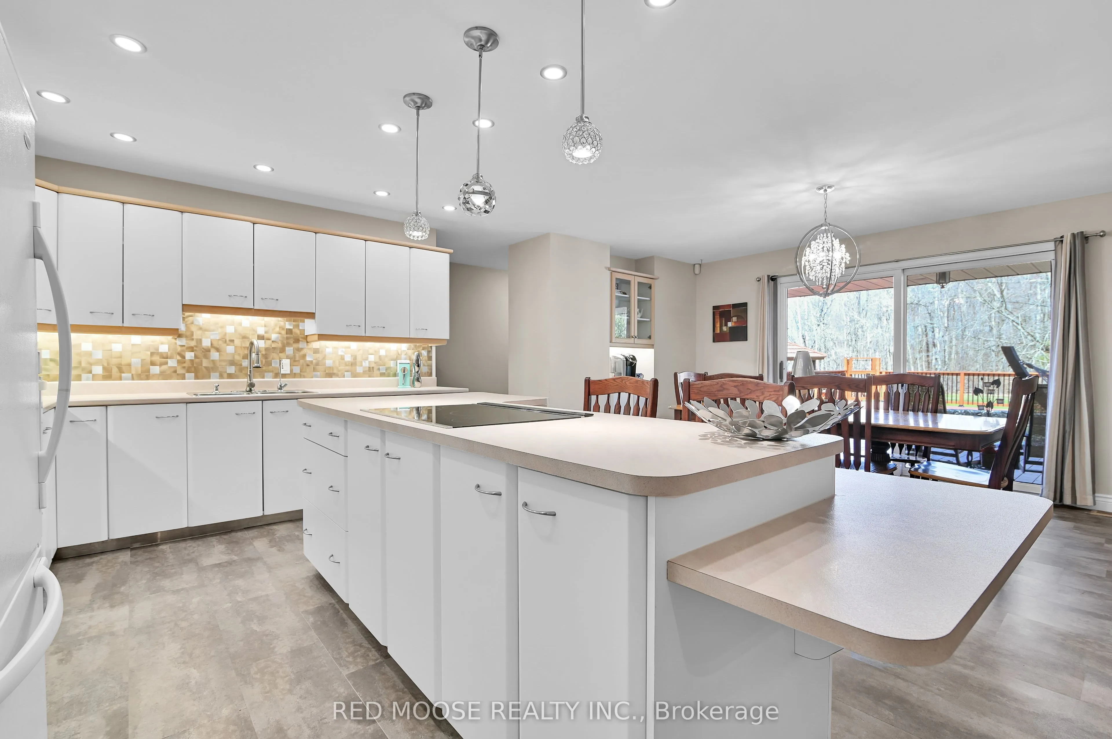 9859 Russell Road, ON K4B 1R8