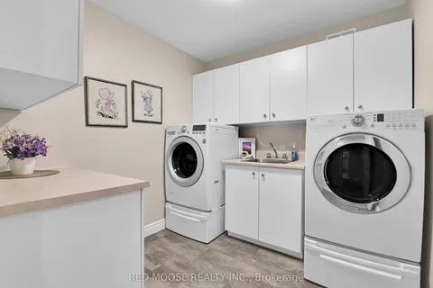 9859 Russell Road, ON K4B 1R8