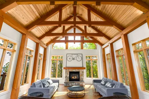 1016 Lawland Heights Road, Gravenhurst, ON P1P 1R2