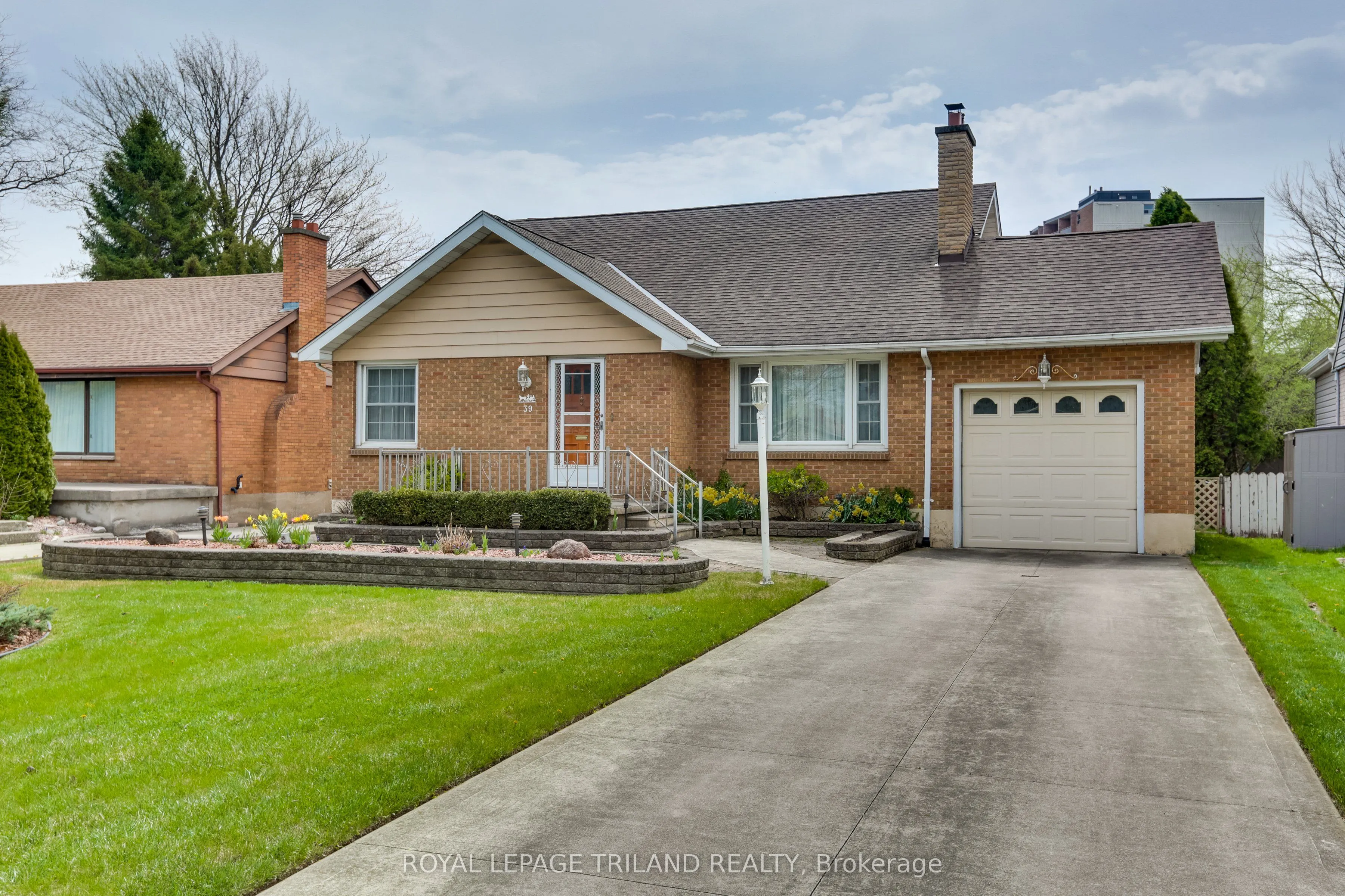 39 Base Line Road, London South, ON N6C 2N6