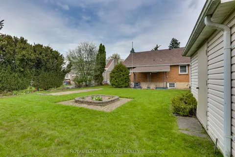 39 Base Line Road, London South, ON N6C 2N6
