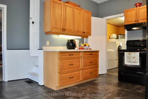 6906 Wisbeach Road, Warwick, ON N0M 1B0