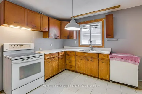 162 Chesterfield Avenue, London South, ON N5Z 3N5