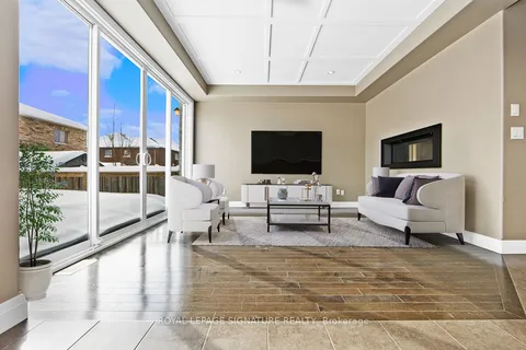 593 Pinery Trail, Waterloo, ON N2V 2Y3