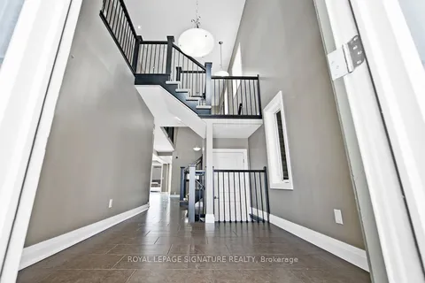 593 Pinery Trail, Waterloo, ON N2V 2Y3