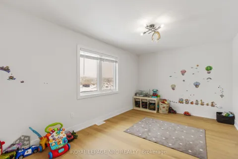 7386 Splendour Drive, Niagara Falls, ON L2H 3V8