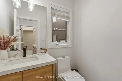7386 Splendour Drive, Niagara Falls, ON L2H 3V8