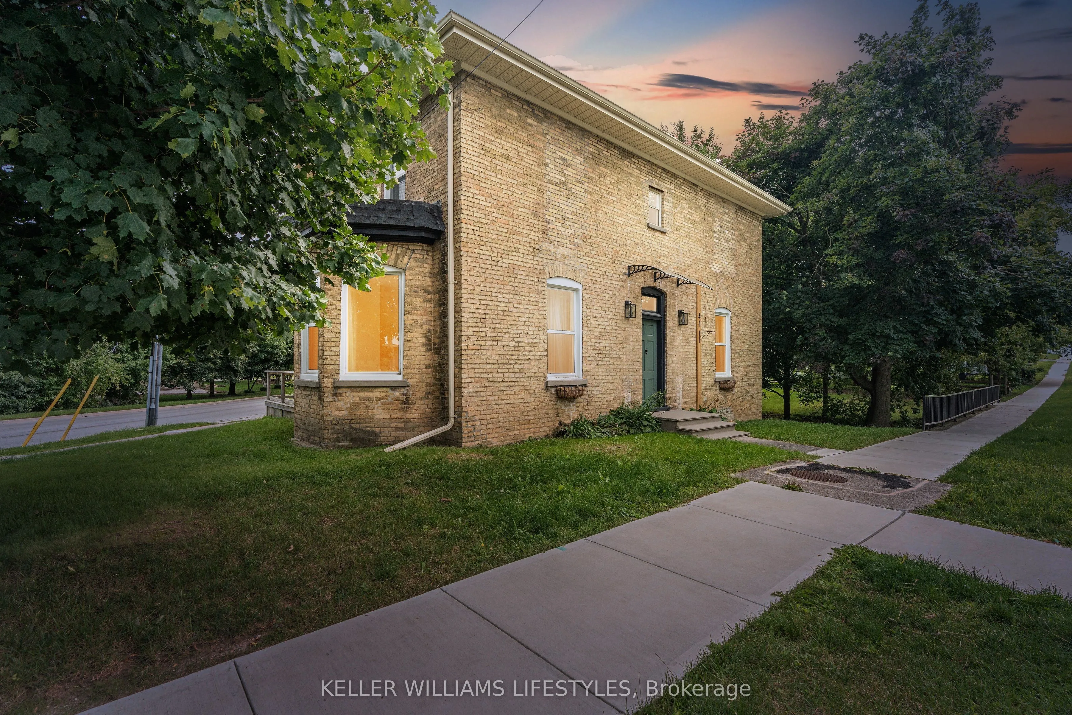 41 BROADWAY Street, Lambton Shores, ON N0N 1J0
